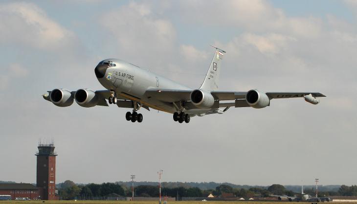 2048px-KC-135_Stratotanker_-_RAF_Mildenhall_15480012306.jpg