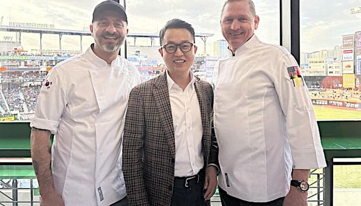 Hanwha-Kim-2-people-window-716.png.jpg