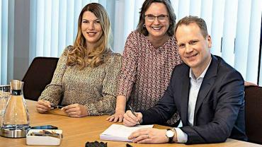 csm_v.l._Julia_Steinmetz__Managing_Director__Annemarie_Lehmann__Head_of_Residential__und_Rene_Westerheider__Head_of_Asset_Management__c__Apleona_864dfb3115-1024x768-e1652265533337.jpg