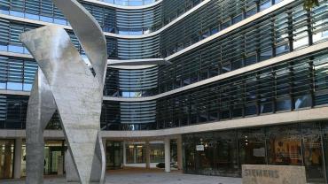 1591px-The_Wings_created_by_Studio_Libeskind_Wittelsbacherplatz_Siemens_Konzernzentrale_Muenchen-10-1200x815.jpg