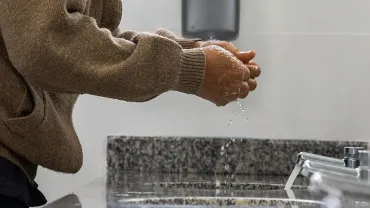 Ecolab-Dispenser_Hand-washing-716-569-jpg.webp