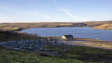 1280px-Yorkshire_Dales_Sailing_Club_at_Grimwith-jpg.webp