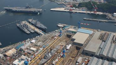 1624px-USS_Kitty_Hawk_at_Yokosuka.jpg