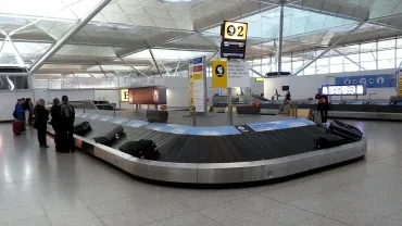 1446px-London_Stansted_Airport_-_Baggage_reclaim-jpg-webp.webp