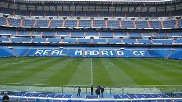 The_Santiago_Bernabeu_Stadium_-_U-g-g-B-o-y-jpg-webp.webp