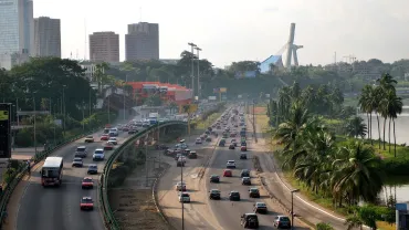 1084px-Boulevard_De_Gaulle_-_Abidjan-jpg.webp