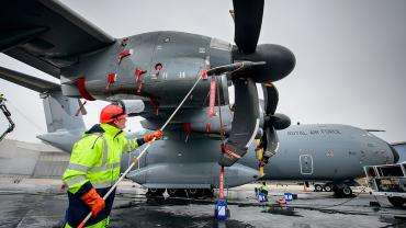 brize-norton-aircraft-cleaning.jpg