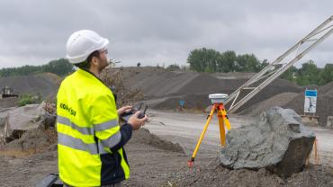 87885_Edge-2-launch-in-field-1-scaled.jpg