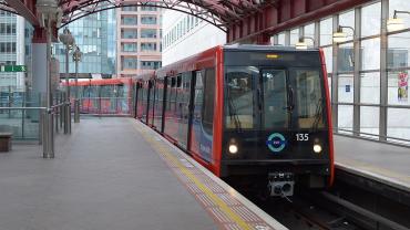 1024px-DLR_unit_135_entering_Canary_Wharf_station_bound_for_Bank.jpg