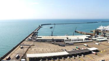 1920px-Port_of_Dover_-_view_from_the_White_Cliffs-4101-03.jpg