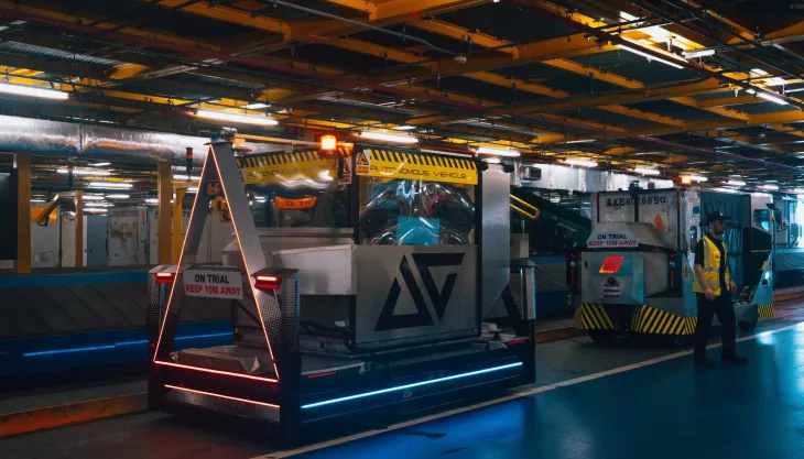 Aurrigo-AutoDolly-and-Auto-DollyTug-in-Baggage-Facility-at-Changi-AIrport-jpg.webp