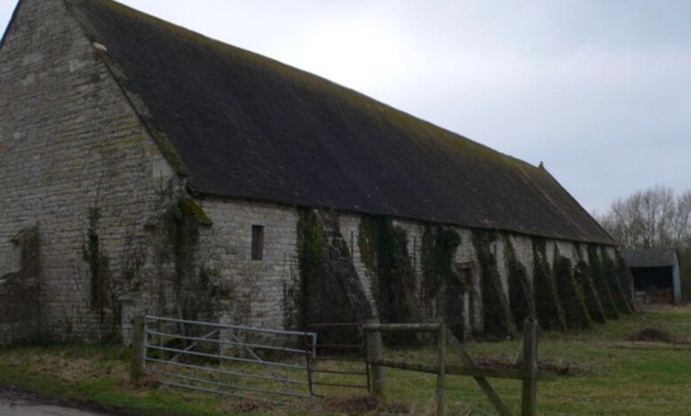 Hartpury Tithe Barn (Copyright © Eirian Evans)